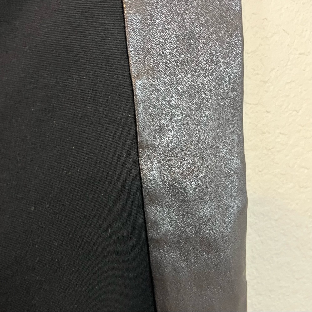 Alice + Olivia Leather Panel Stretch Crop Leggings - Picture 3 of 6
